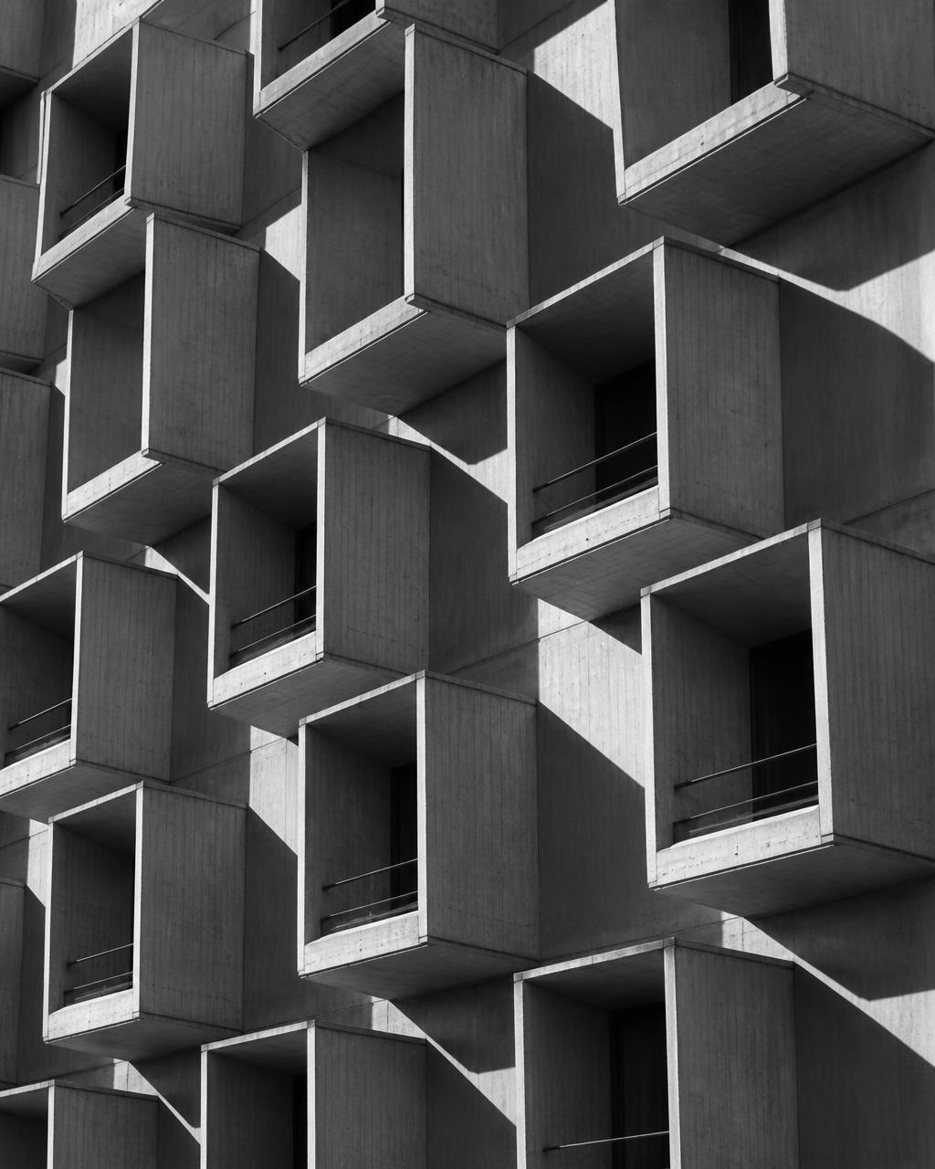 Housing block, north corner, 07:40